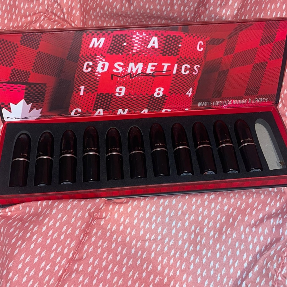 BRAND NEW MAC LIPSTICK